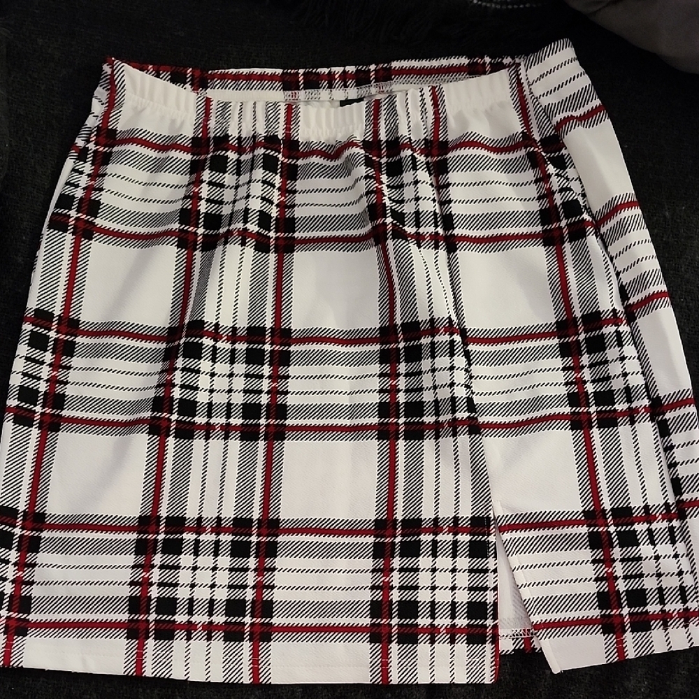 Black and White Plaid Mini Skirt with Pleats
